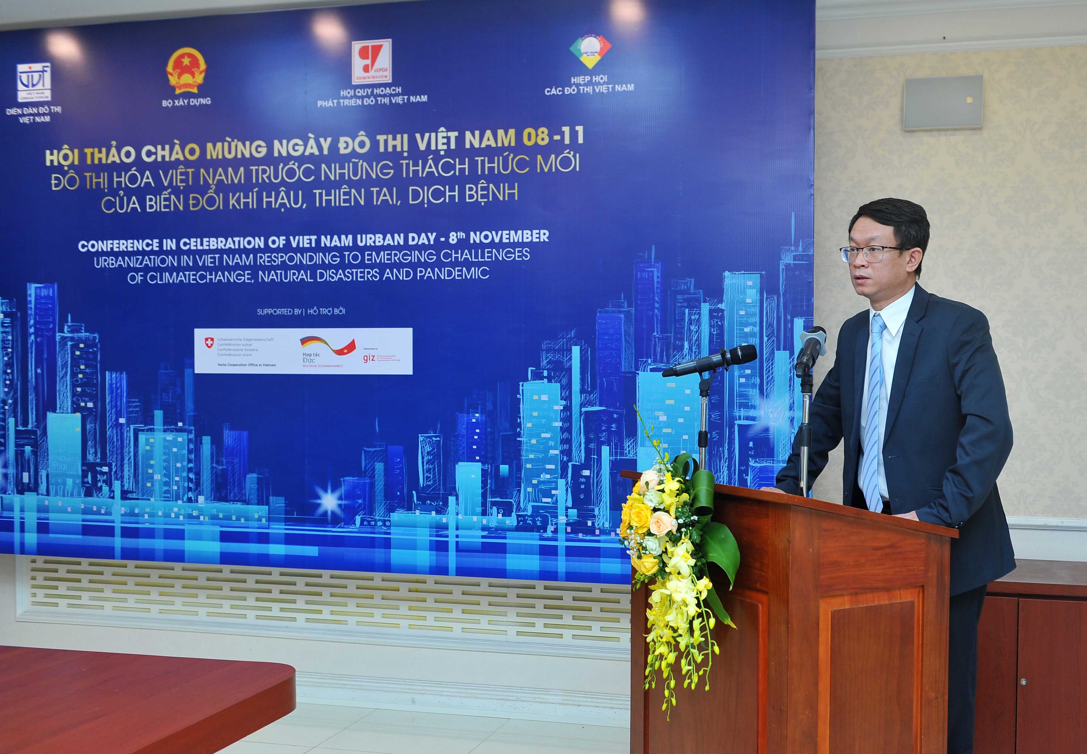 Hội thảo trưc tuyến - Đô thị hóa Việt Nam trước những thách thức mới của biến đổi khí hậu, thiên tai, dịch bệnh.